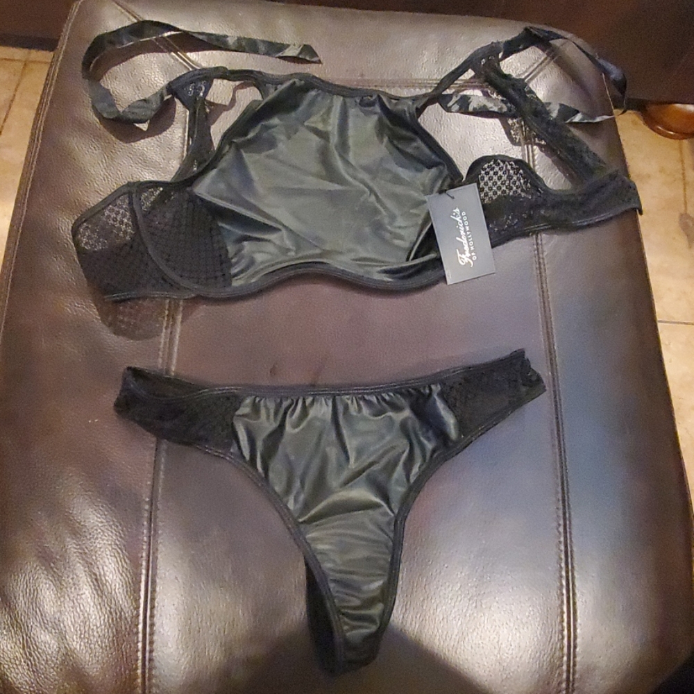 Frederick's sexy bra set... BRAND NEW! - Picture 4 of 7